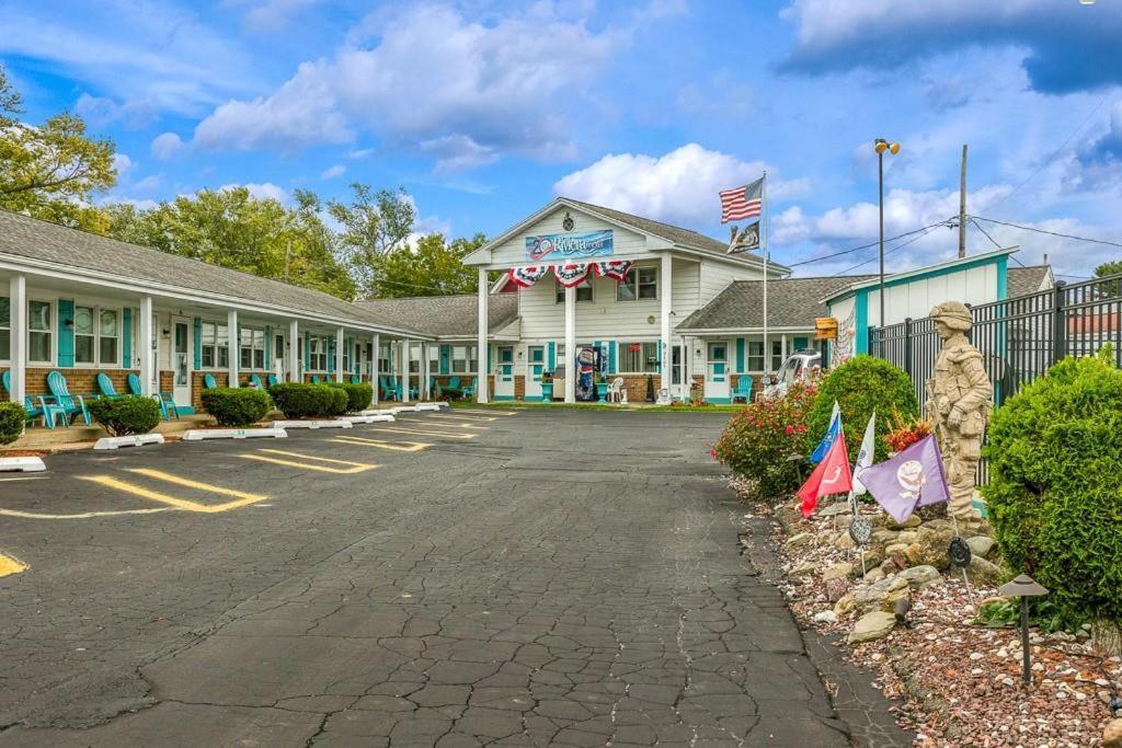 Riviera Motel 2*